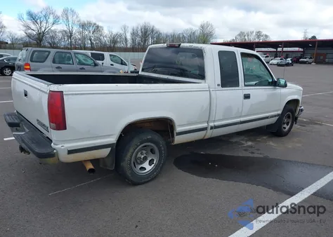 1998 Chevrolet C1500 Fleetside z USA, uszkodzony, nr VIN 2GCEC19R9W1113298